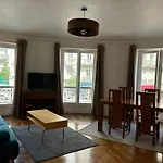 Well Located 3-Room Apartment In The Center Of Paris
