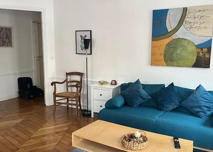 Well Located 3-Room Apartment In The Center Of Paris