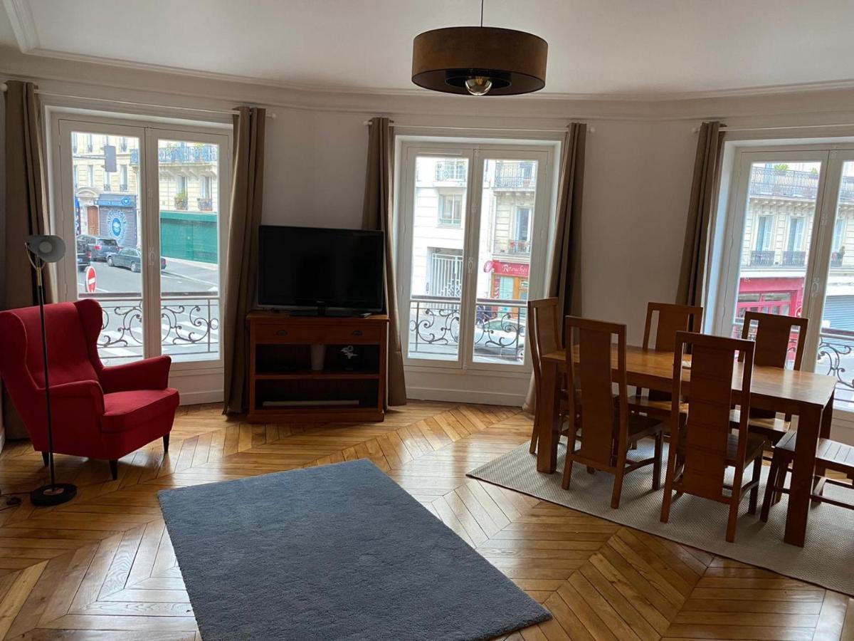 Well Located 3-room In The Center Of Paris