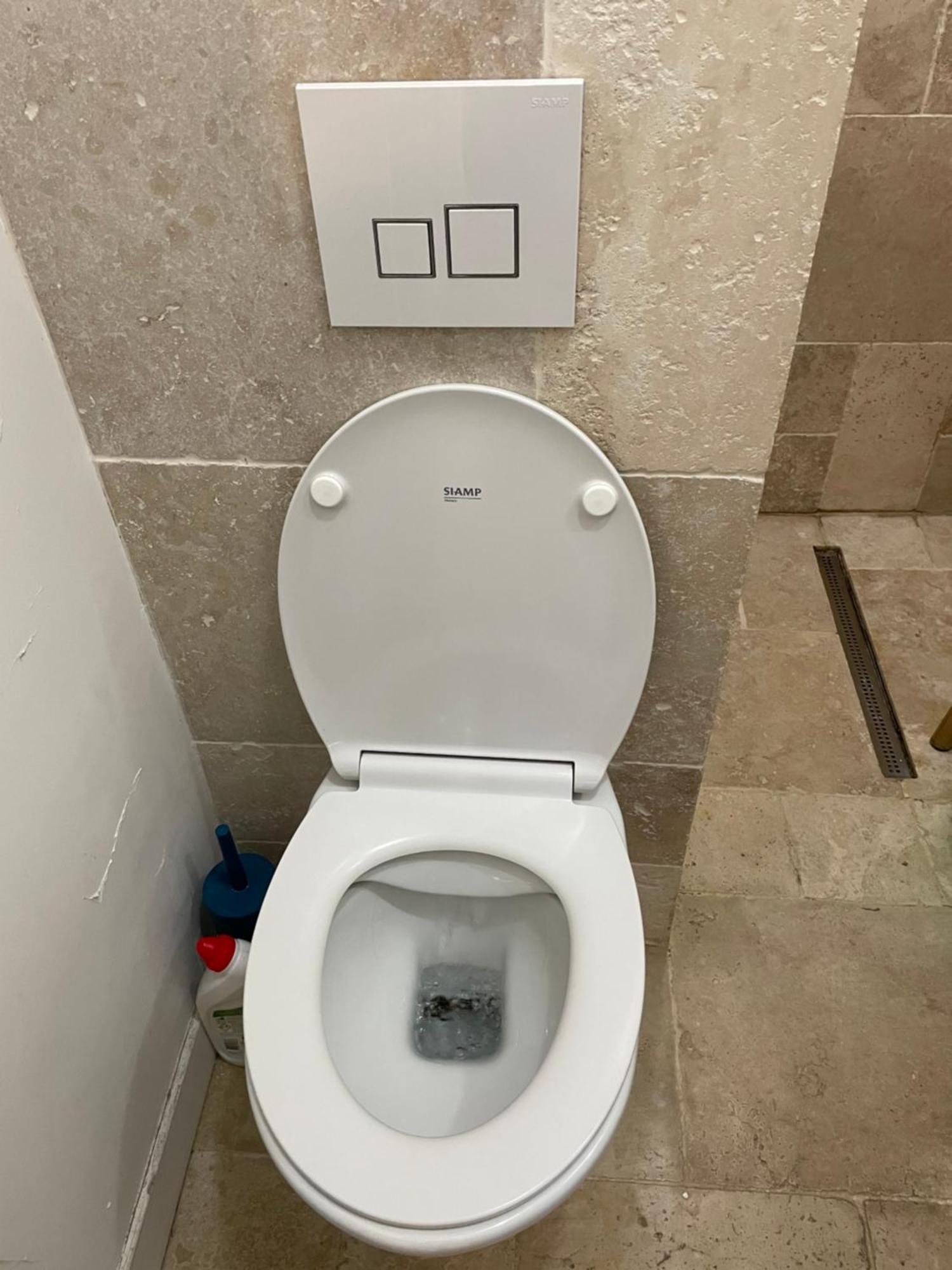 Well Located 3-room In The Center Of Apartment Paris