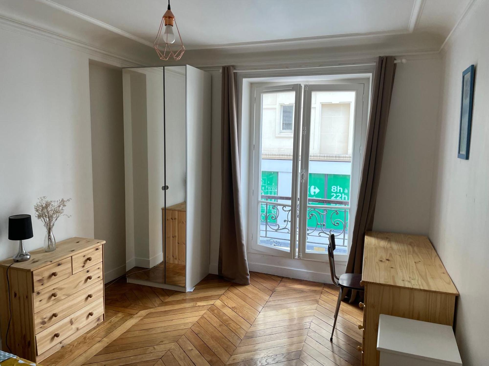 Well Located 3-room In The Center Of Apartment *