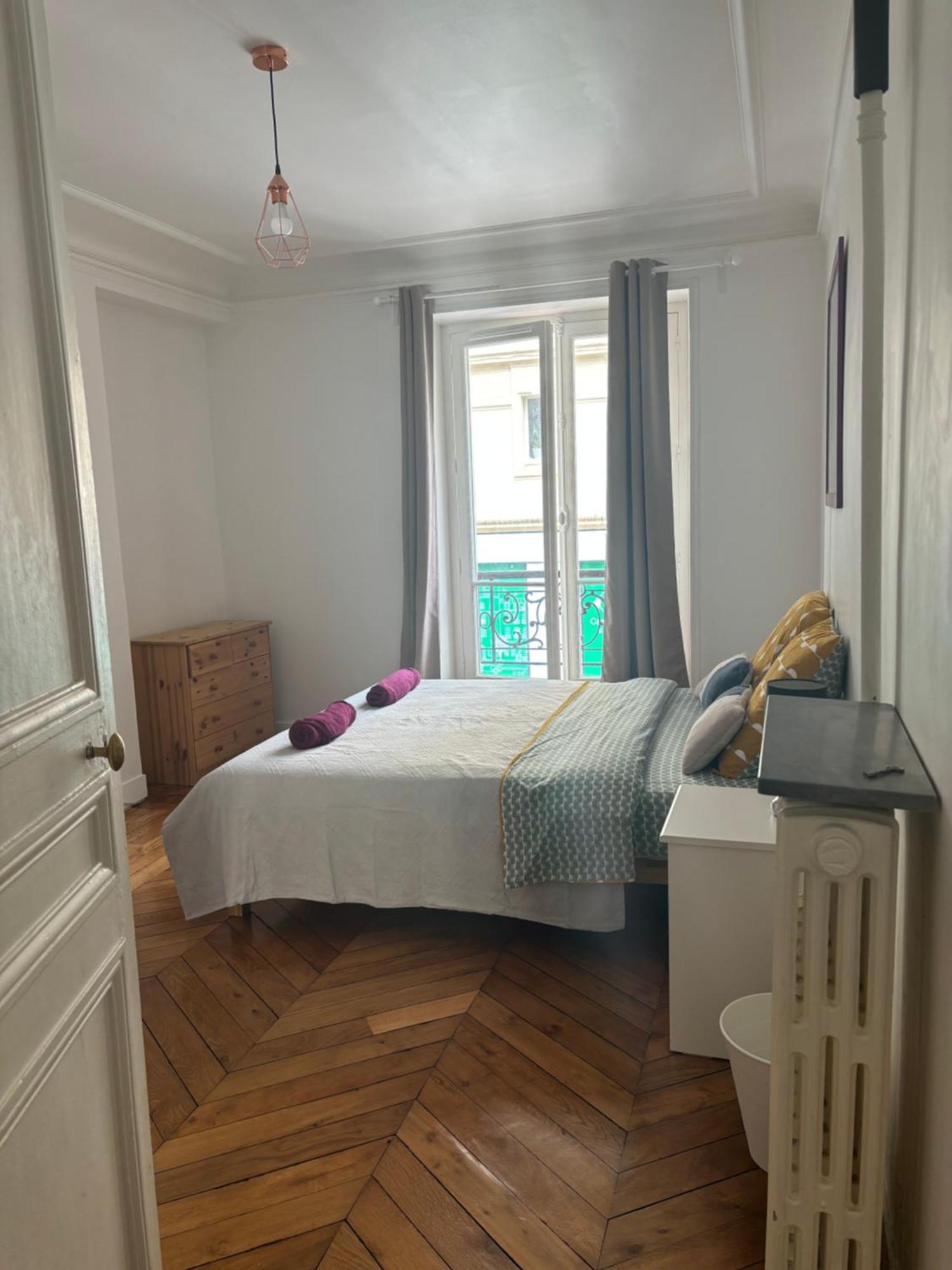 Well Located 3-room In The Center Of *
