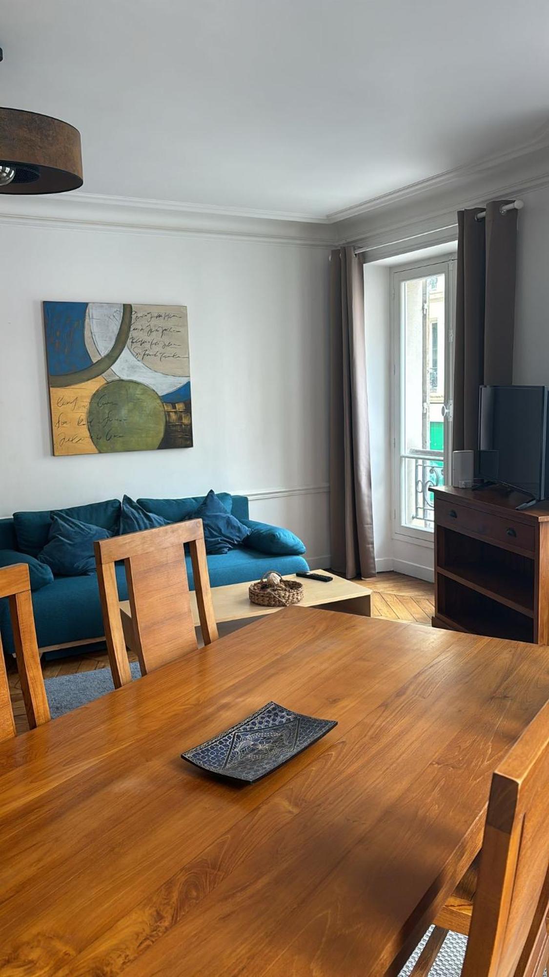 Well Located 3-room In The Center Of