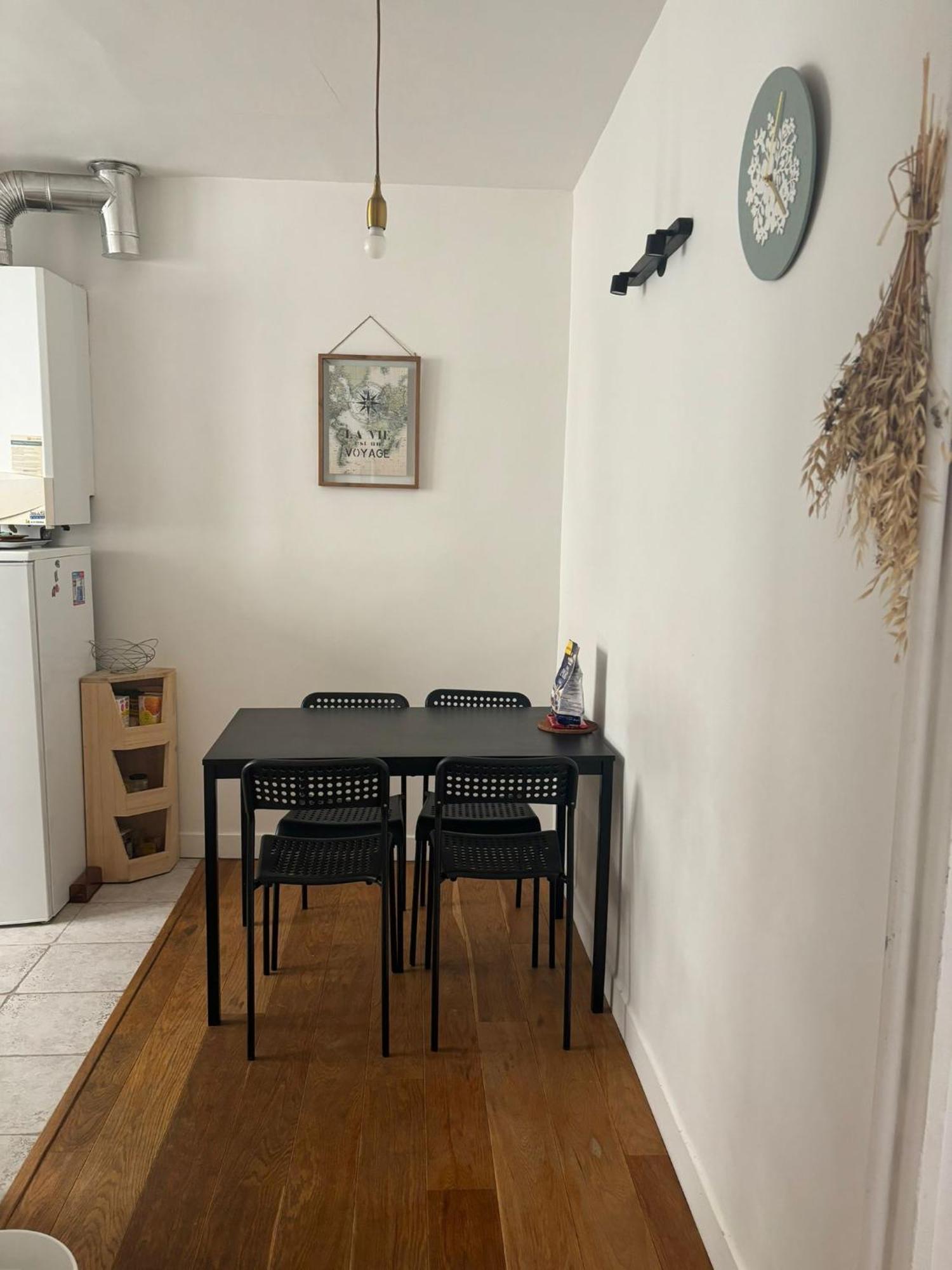 Well Located 3-room In The Center Of Apartment *