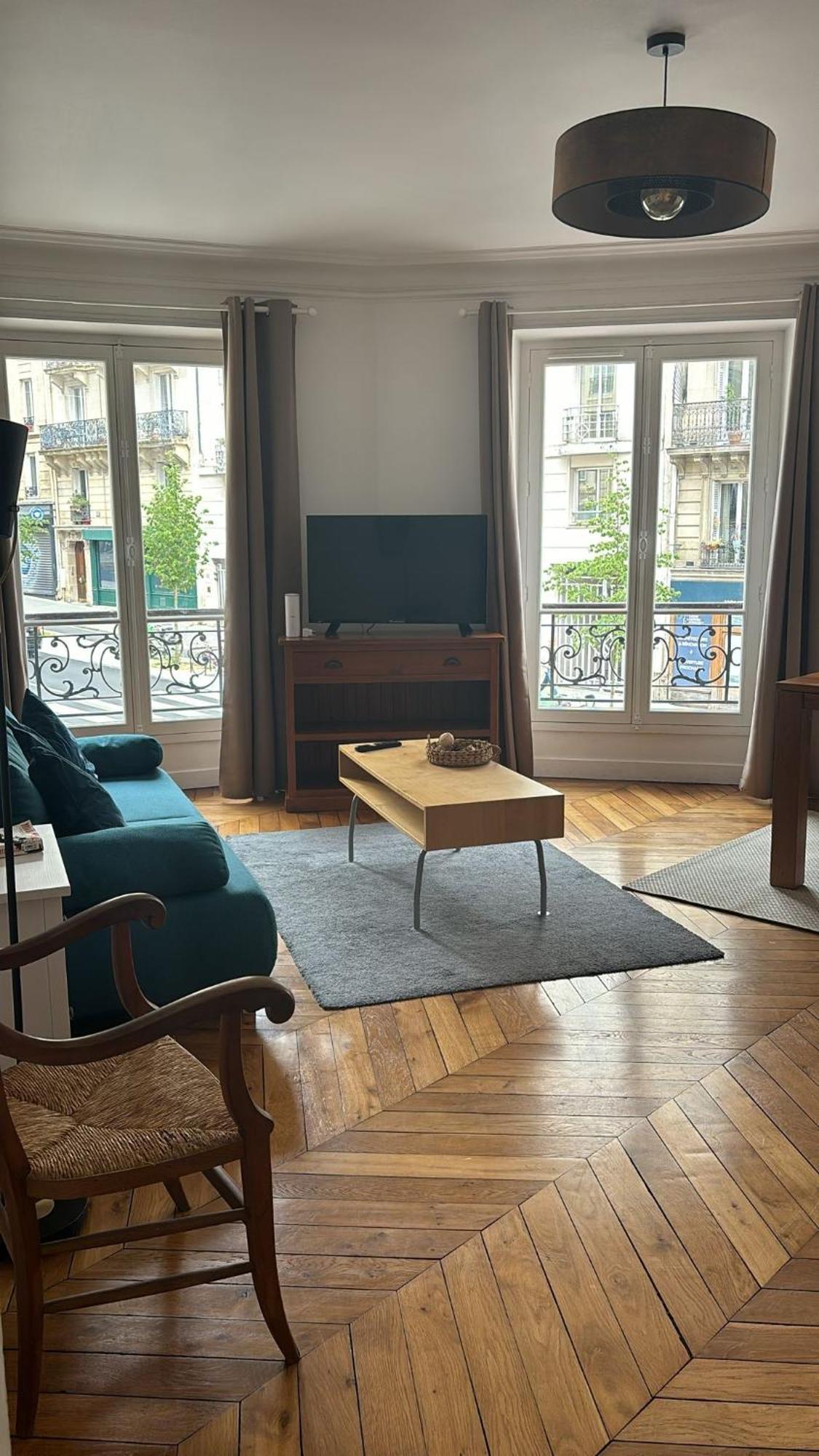 Well Located 3-room In The Center Of Paris