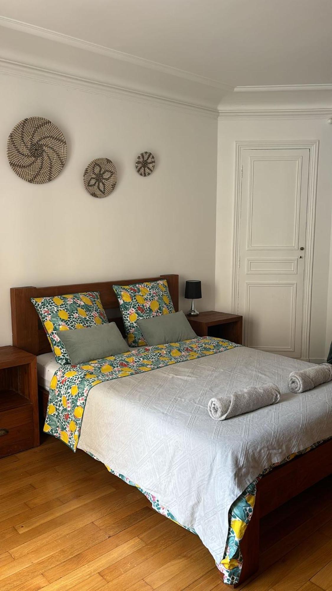 Well Located 3-room In The Center Of * Paris